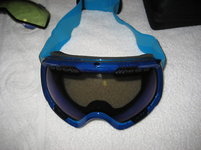 VON ZIPPER goggles with one replacement lens in case.