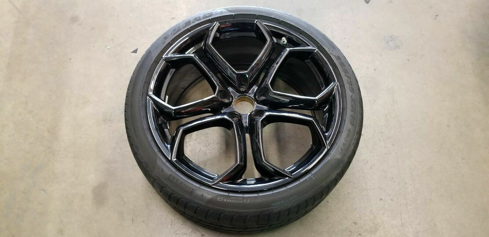 LAMBORGHINI AVENTADOR LP700 FRONT WHEEL RIM TIRE OEM 470601017N 470601017