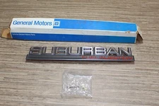 NOS Nameplate Surburban Fuel Injection Rear 1988-91 Newer Suburban GM 15616904