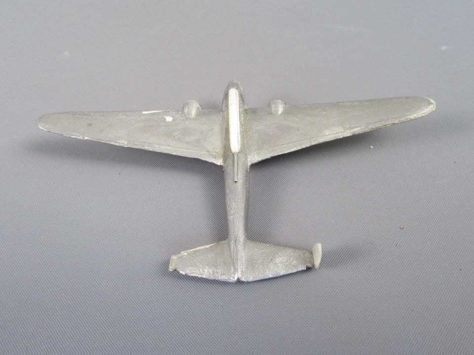 B376 Vintage Messerschmitt Bf 110 Aereo Bi Motore Giocattolo Alluminio 10.8 Cm - Immagine 3 di 4