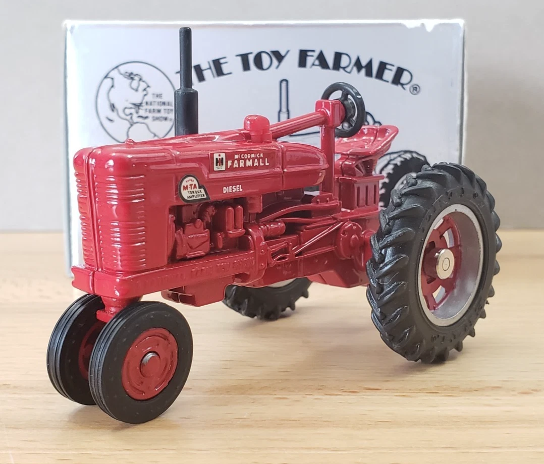 Farmall Super M Tractor In Contemporary Manufacture Diecast Farm