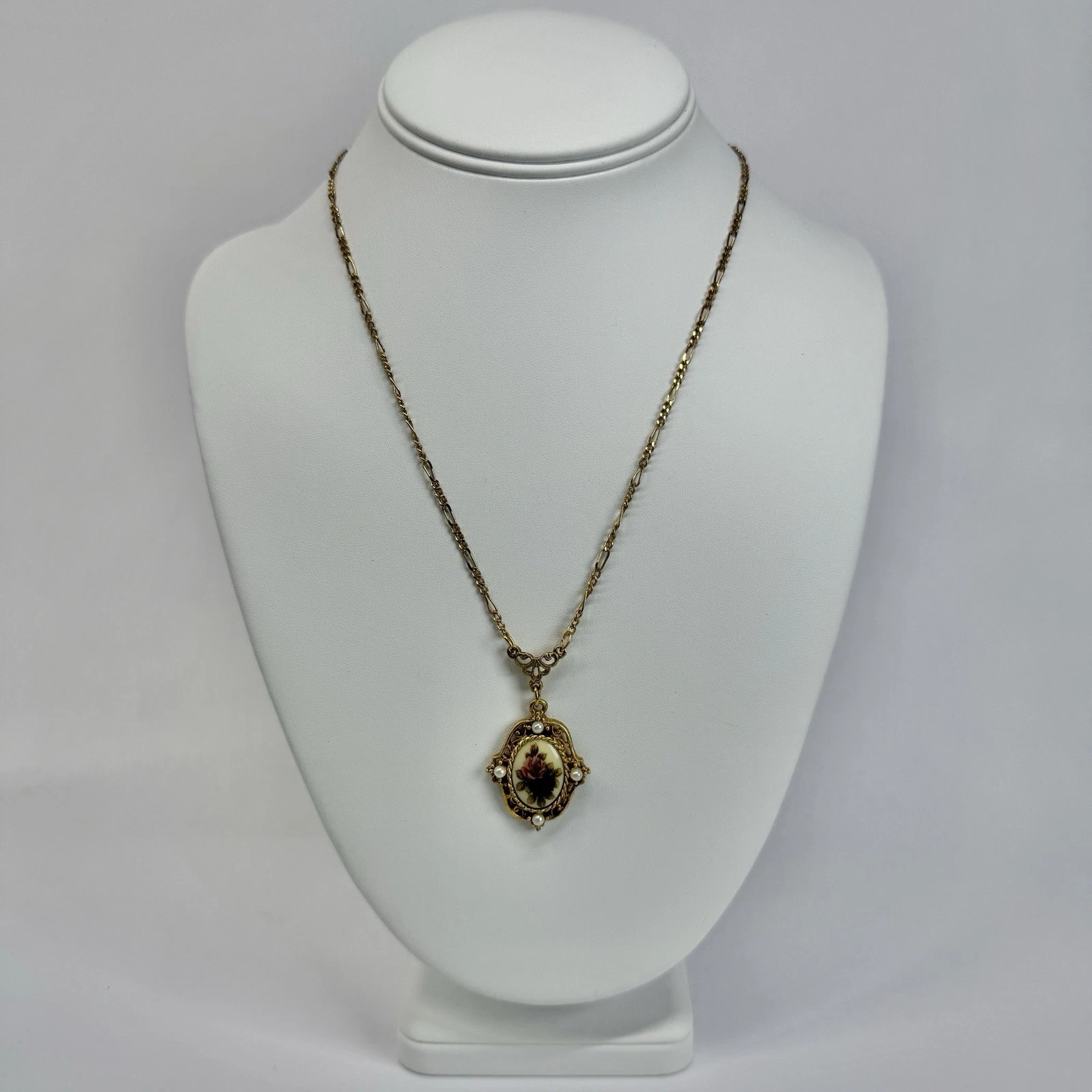 1928 Cameo Floral Filigree Pendant Gold Tone Vintage Necklace Jewelry N359