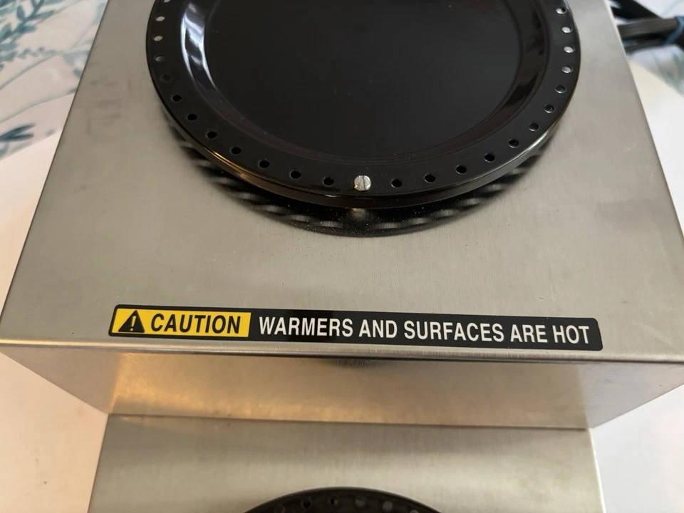 Calentador de cafetera eléctrico Bunn 11402.0001 - dos quemadores - de adelante hacia atrás Foto 3 de 4