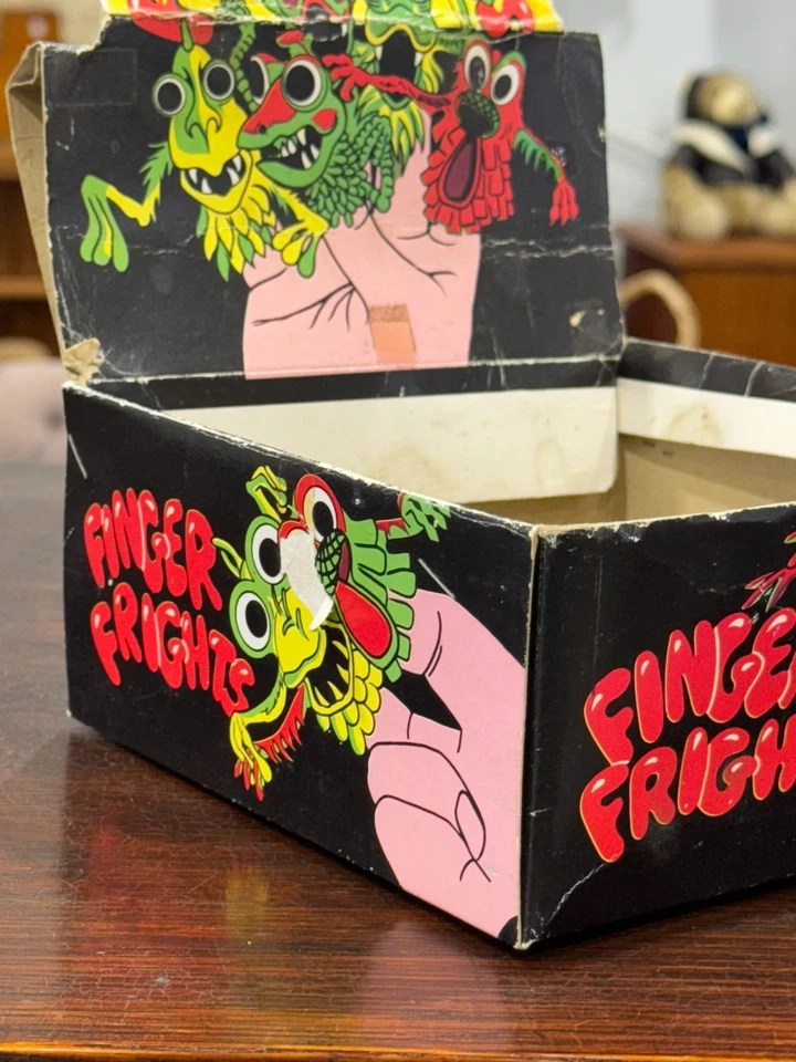 ORIGINAL STORE DISPLAY BOX ONLY - FINGER FRIGHTS by GIGANTOR 1970s Jigglers toys - image 3 of 4