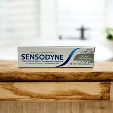 Sensodyne Sensitive Teeth EXTRA WHITENING Toothpaste, 0.8oz Travel Size X07/2027