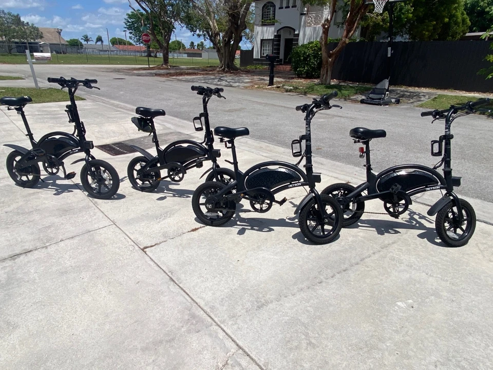 Bicicletas Eléctricas Plegables Jetson Bolt Pro (USADAS) Paquete 4, Portabicicletas y Cargadores Foto 3 de 4