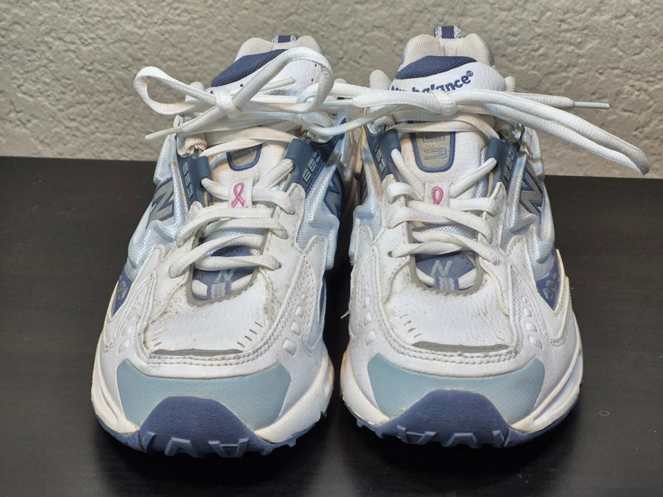 Tênis New Balance 663 branco prata feminino fita câncer de mama tamanho 8,5 B - Imagem 2 de 4