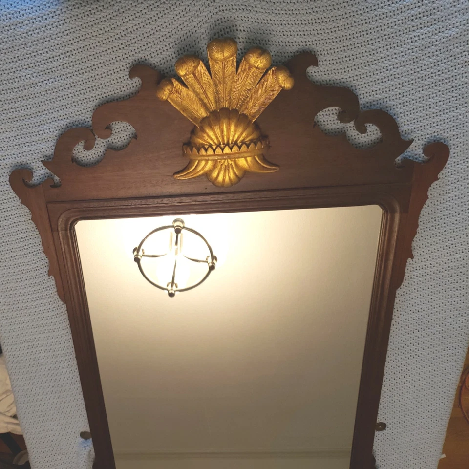 Espejo Chippendale Caoba Personalizado de Dorothy y Albert Grant 46 "x 28". Foto 3 de 4