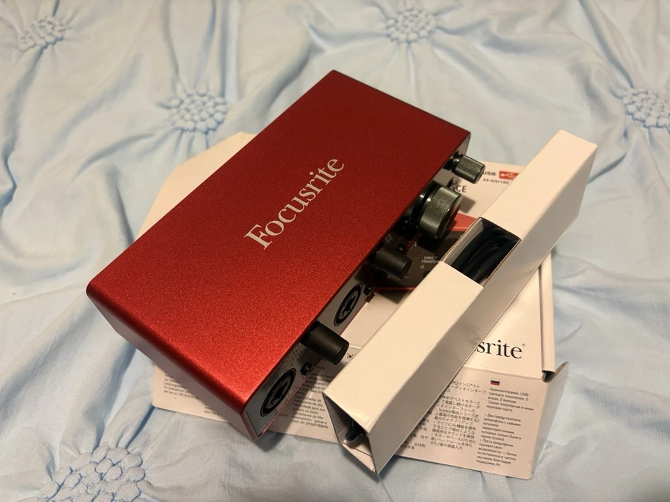 Focusrite Scarlett 2i2 3rd Generation USB-C Audio Interface *Excellent Condition - Image 2 of 3