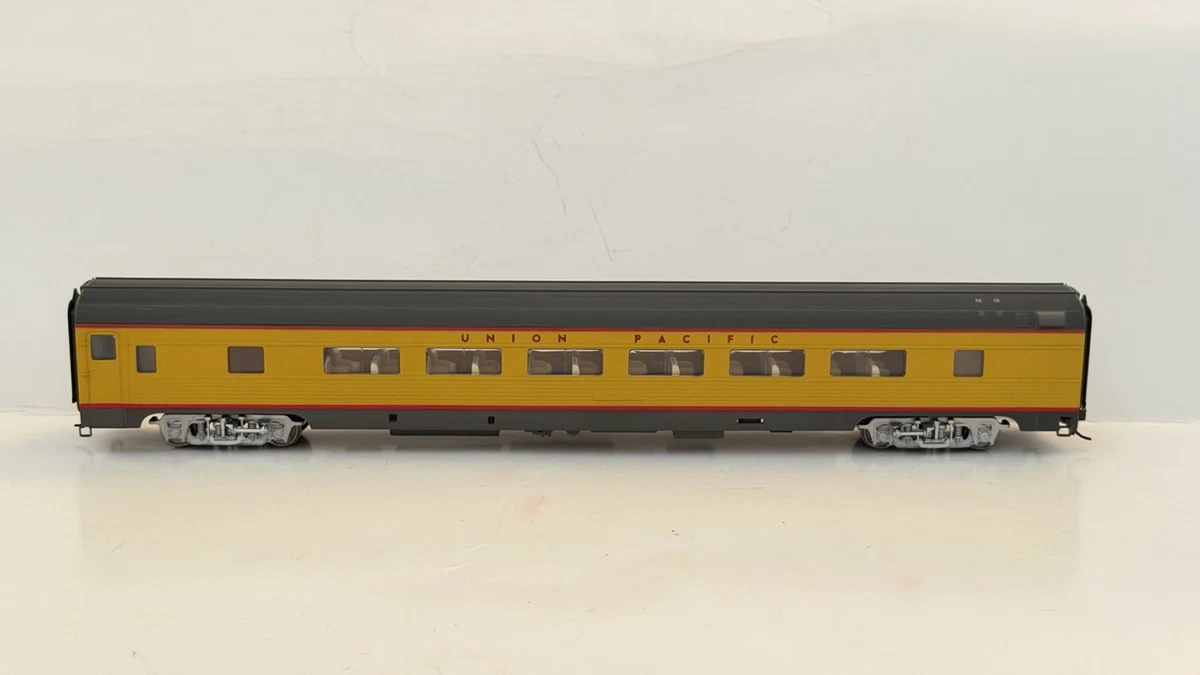 Union Pacific Railroad C-8 Like New HO Model Railroad Passenger