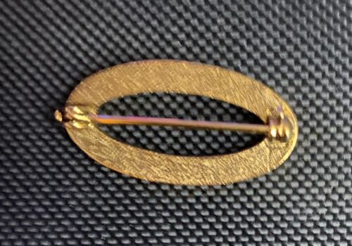 De colección - Broche pequeño ovalado antiguo tono latón - Imagen 3 de 5