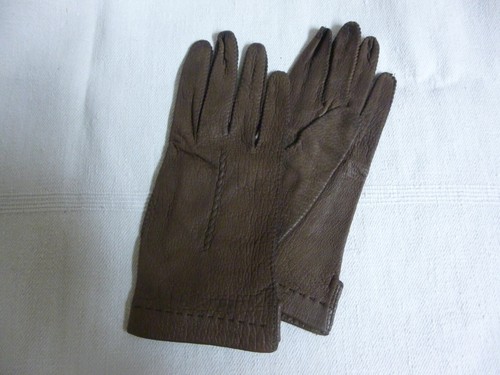 Paar Damenhandschuhe aus feinem Leder Farbe schwarz in gebrauchtem Zustand. Größe 7 - 8