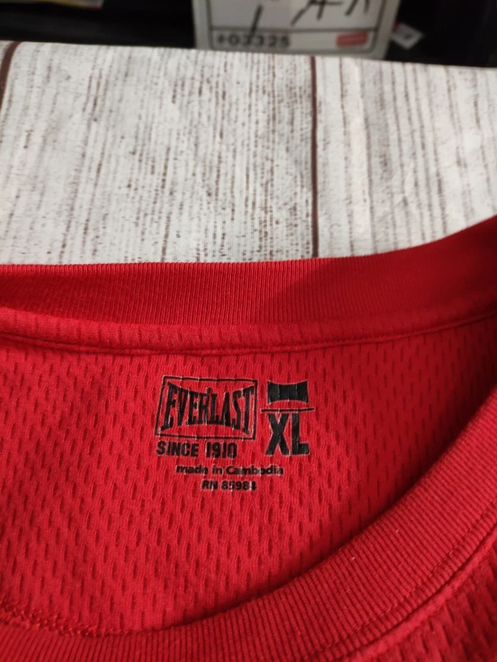 🔥 Camiseta sin mangas Everlast bordada roja de entrenamiento usada en excelente estado  Foto 3 de 4