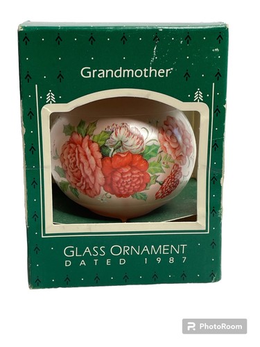 Vintage Hallmark Ornament Grandmother with Sentiment Dated 1987 - Picture 2 of 7