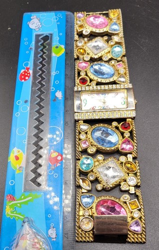 Vintage Hudson Ladies Gold Tone Crystals Rhinestones Analog 40mm Quartz Watch WR - Picture 10 of 10