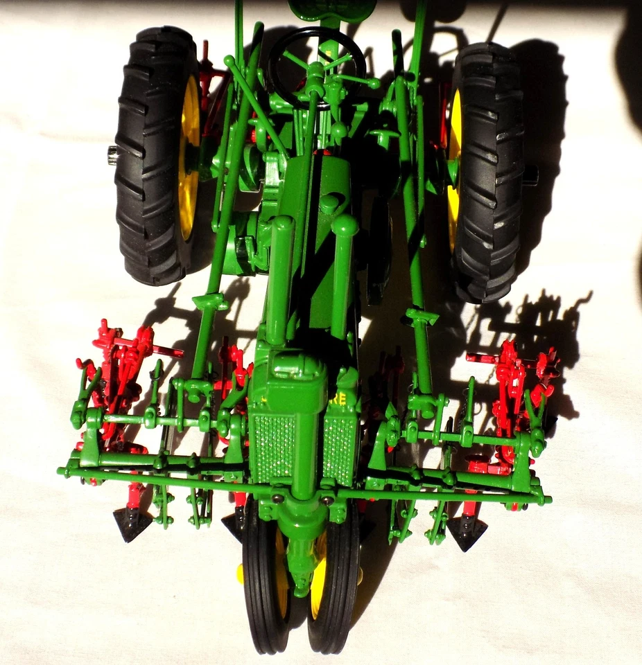 Ertl #5633 Precision Classics #2* ~ The MODEL A TRACTOR w/290 SERIES CULTIVATOR* - Image 2 of 4