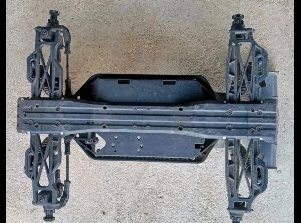 Redcat Kaiju  1/8 RTR 4WD Monster Truck Complete Roller Slider Chassis  - Image 2 of 2