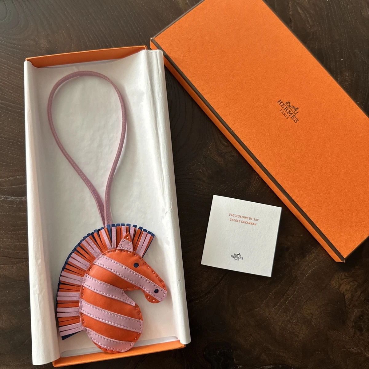 Charm (porte-bonheur) Hermès Zèbre GeeGee Savanna - Agneau Bleu/rose, état Excellent Avec Boîte
