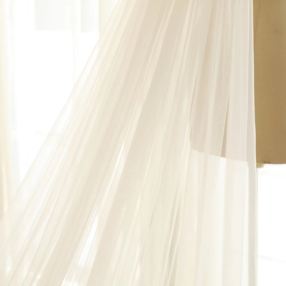 Velo de boda real personalizado de encaje con cuentas florales de satén adornado con perlas Foto 4 de 4