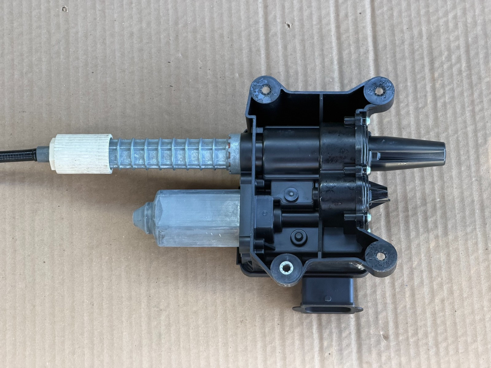 2004 - 2019 OEM MASERATI FERRARI ELECTRONIC PARKING BRAKE ACTUATOR MOTOR 229384