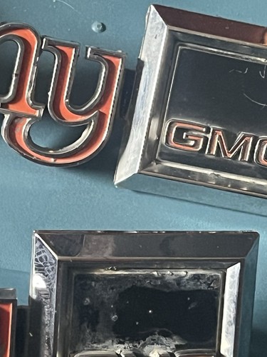 PAIR JIMMY GMC FENDER EMBLEMS BADGES PART #1401663 FITS 1975 - 80 NICE METAL - Picture 5 of 16