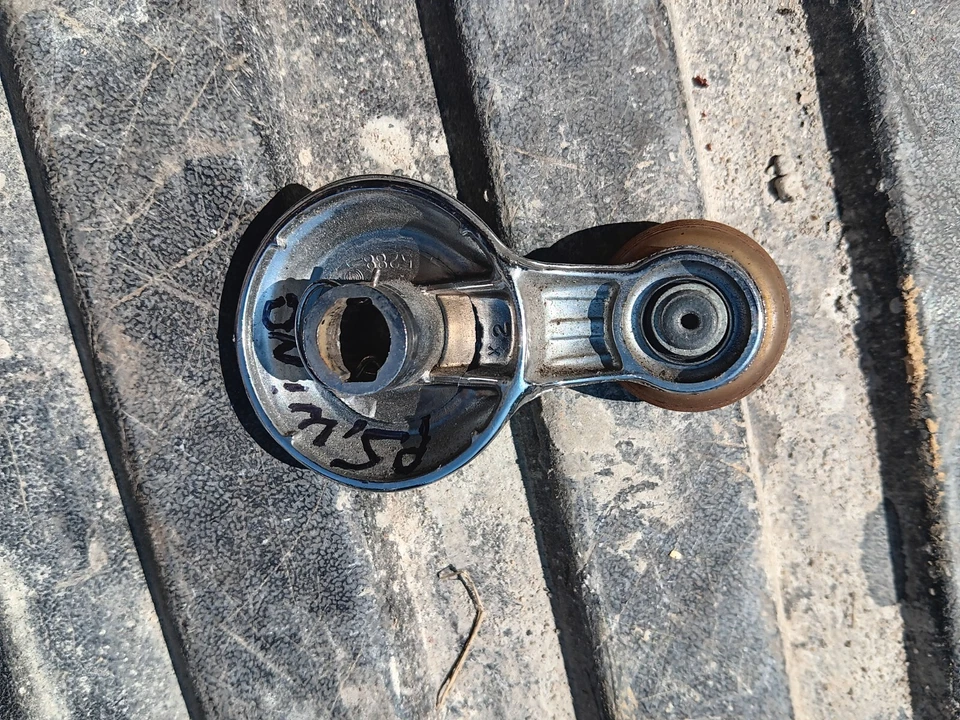 Frontal P.S. Manija de manivela de ala de ventana de puerta de un Pontiac LeMans 1971 parte # 5288 Foto 2 de 4