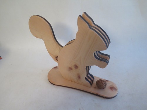 NUSSKNACKER Eichhörnchen, aus Kiefer, HOLZ Handarbeit. Top !! - Bild 6 von 6
