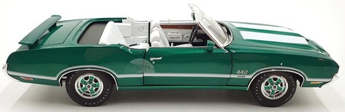 Acme 1/18 Scale Diecast A1805625 - 1972 Oldsmobile 442 W-30 - Green - Picture 4 of 6