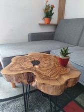 Tavolo legno massello di ulivo e resina epossidica 