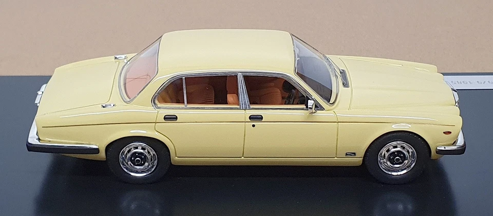 Matrix escala 1/43 MX41001-282 - 1979-85 Jaguar XJ6 4.2 SIII - Portland Beige Foto 3 de 4