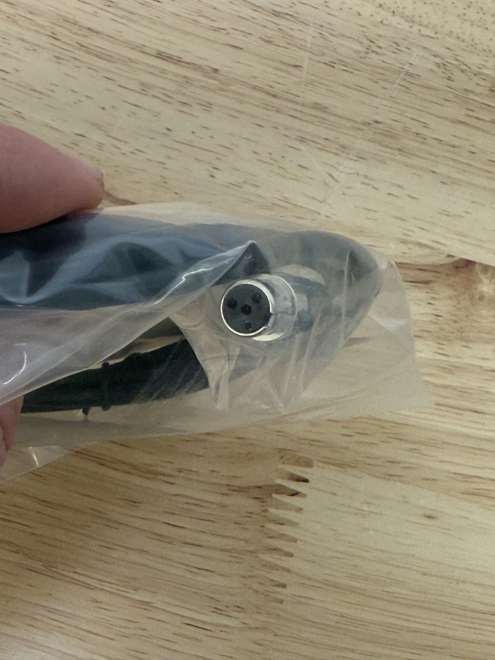 Shure WA310 TA4F to XLR-FEMALE Microphone Adapter Cable - Image 3 of 3