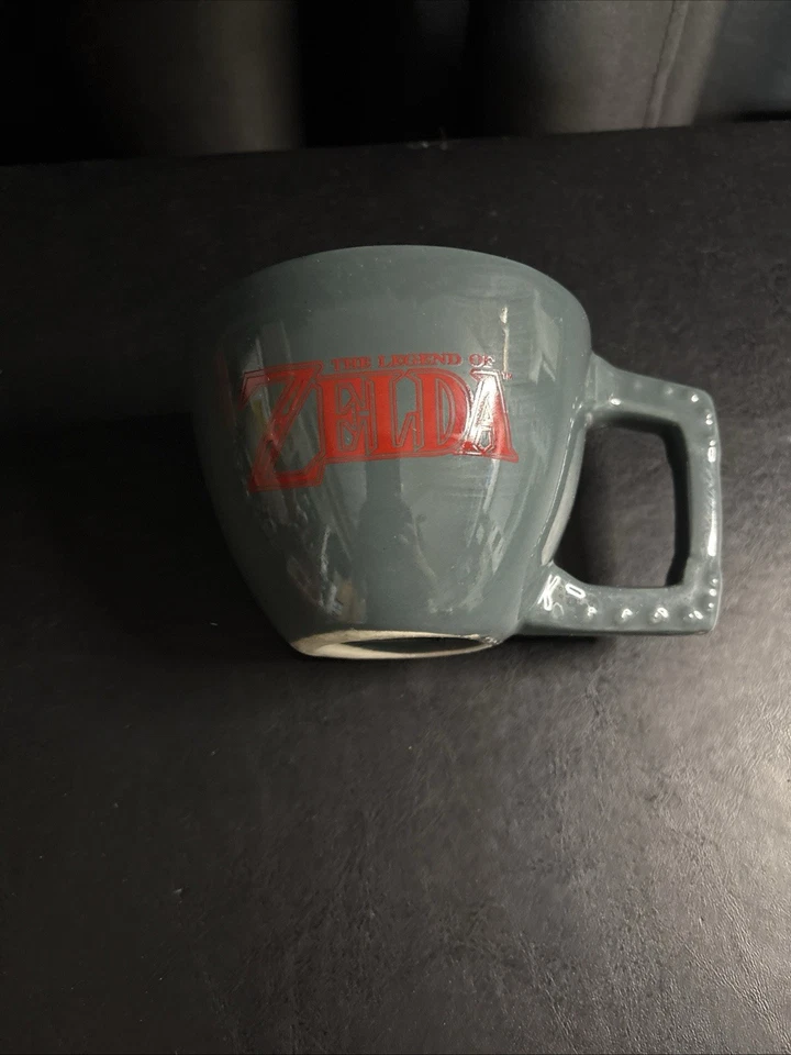 TAZA DE CAFÉ PALADONE THE LEGEND OF ZELDA TRIFORCE HYLIAN SHIELD 2015 NINTENDO Foto 2 de 4