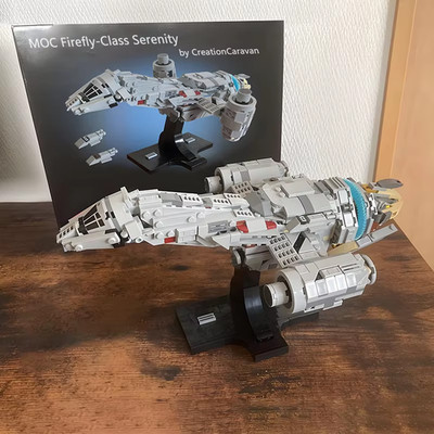 670 Teile MOC Icons Serie Firefly-Klasse Serenity Raumschiff Midi-Scale Gebäude 