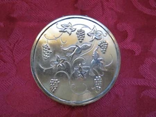 Vintage Deco Richard Hudnut Powder Compact Birds grapes motive