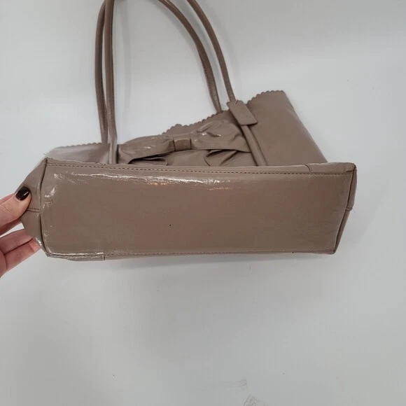 Bolsa tote BUCO couro envernizado laço vieira bronzeada acastanhada - Imagem 3 de 4