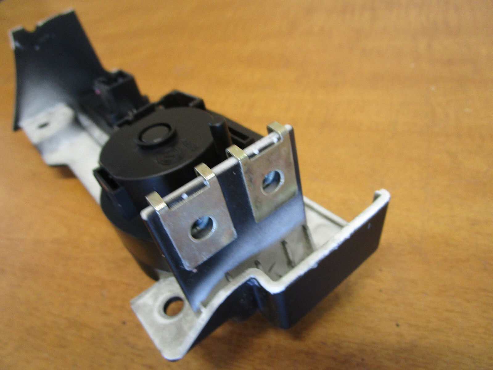 Maserati Quattroporte - Dashboard Switch Panel   P/N 203522