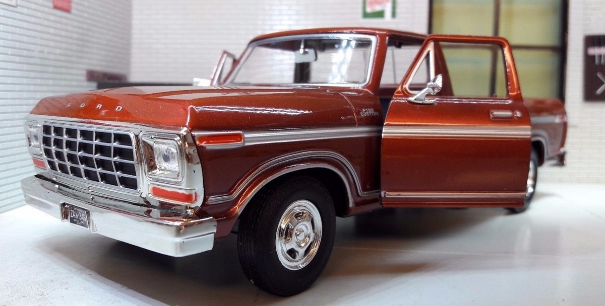 モーターマックス 1/24 1979 フォード F-150 BROWN Ford F150 1979 Brown Pickup Truck Custom 1:24 Scale Diecast