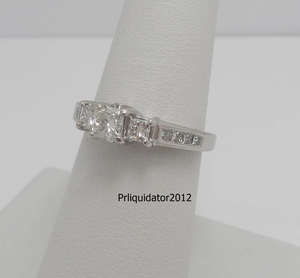 Anillo de compromiso de boda de aniversario de diamantes de princesa de 1 quilate de oro blanco de 14 quilates Foto 3 de 4