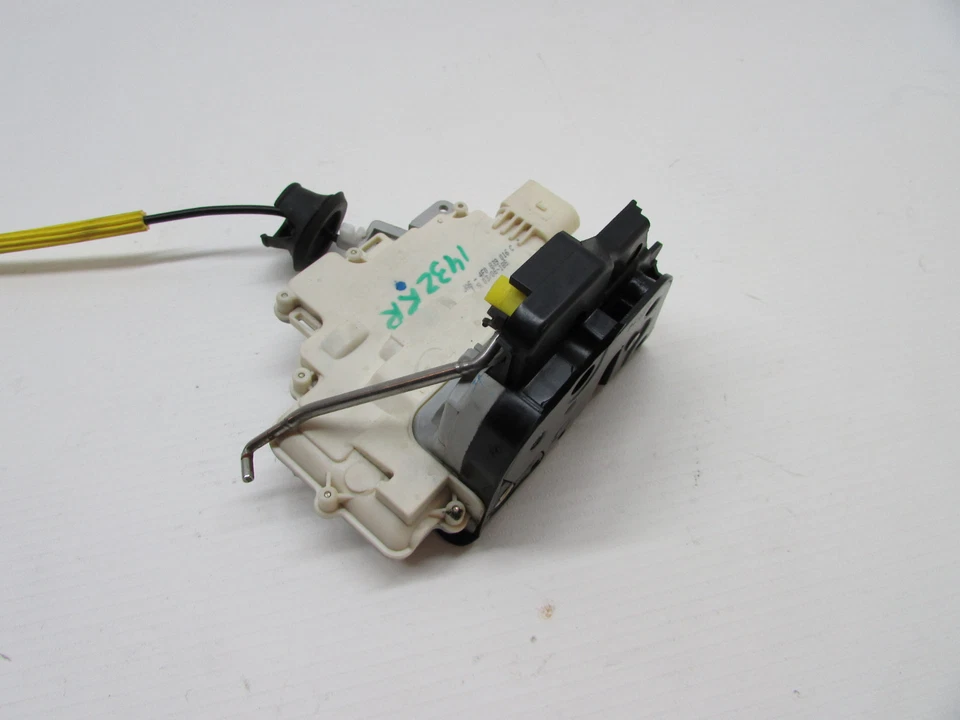 Audi A6 2006 actuador de puerta pestillo trasero derecho OEM 05 06 07 08 09 10 Foto 3 de 4