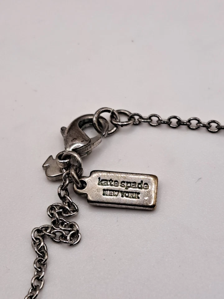 Collar Kate Spade Tono Plata Pala 30"L Foto 3 de 3