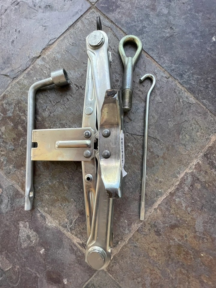 Macaco Nissan Rougue Murano 2008-2014 com ferramentas de chave fabricante de equipamento original - Imagem 3 de 4