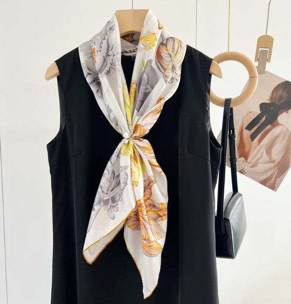 Pure 14 Momme Twill Silk Wrap Scarf Bandanna Flowers Print Square Shawl 35