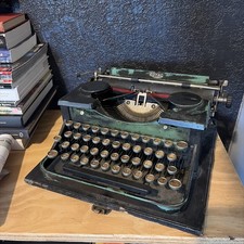 ROYAL Portables Vintage 1931 Model P Typewriter •  Green Duotone with Black Case thumbnail