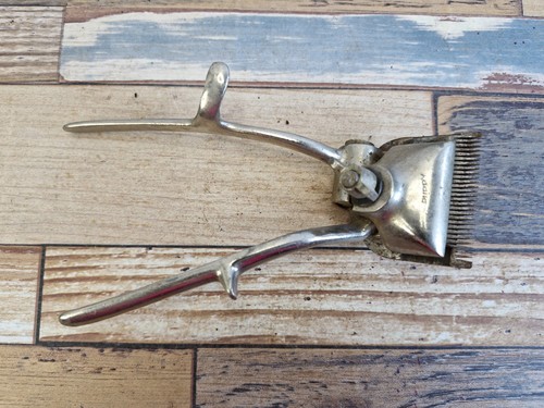 Vintage Brass Manual Hair Trimmer Clipper - Barber Tool - Collectible Grooming