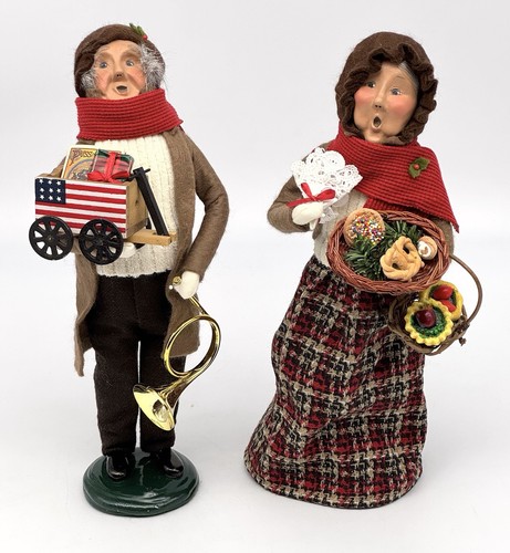 Byers Choice Carolers Grandma w/ Sweets and Grandpa w/ Wagon & Horn - Numbered - Picture 1 of 17