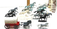 22 Vintage Plastic Toy Horse Pony Lot  Western Stagecoach Stock Pen Fencing 