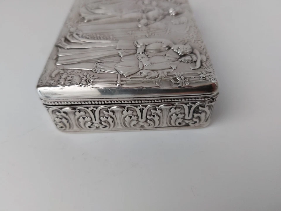 ANTICA SCATOLA IN ARGENTO LAVORATA A SBALZO . BERTHOLD MULLER HANAU- 1907 - Immagine 4 di 4