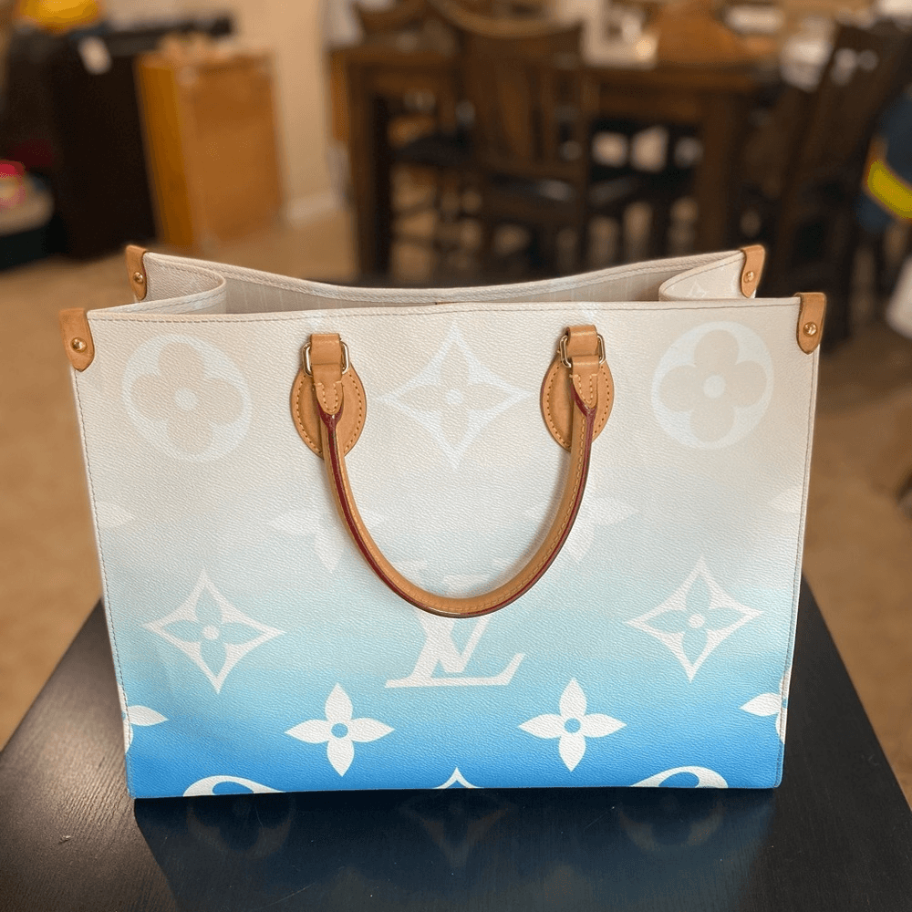 LOUIS VUITTON Monogram Giant By The Pool Onthego GM Blue bag