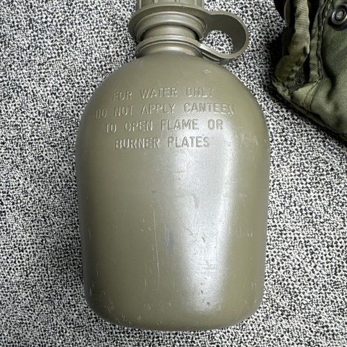 1990 U.S. Army Water Canteen w/ Nylon Cover And Carry Bag, 1 Qt. - Picture 3 of 7