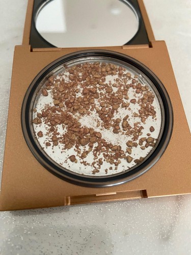 New! Huda Beauty Empowered - Face Gloss Highlighting Dew Illuminator Highlighter - Picture 4 of 5